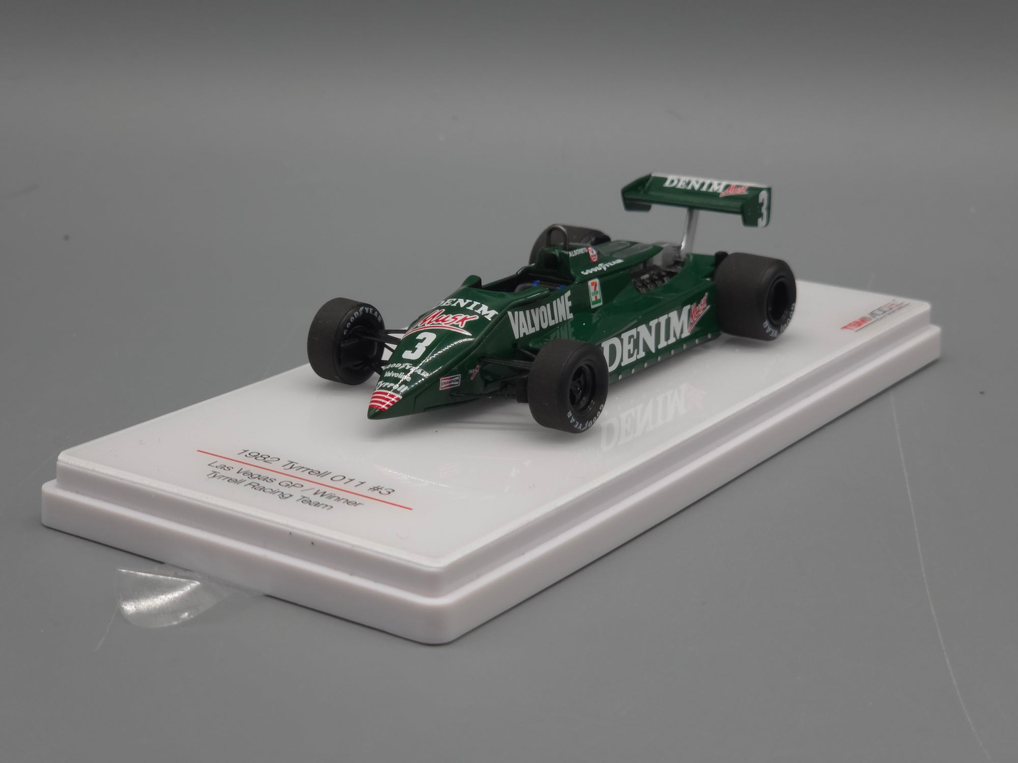 Modellautos 1:43 TSM Tyrrell 11 WINNER Las Vegas GP 1982 #3 M. Alboreto mit OVP