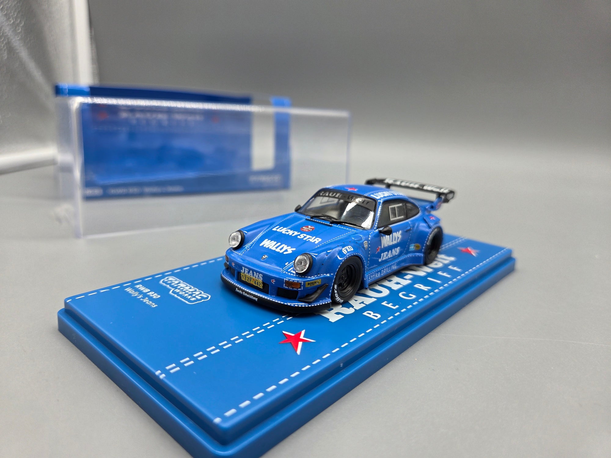 Modellautos 1:43 Taramac Porsche 911 RWB 930 Wally's Jeans mit OVP