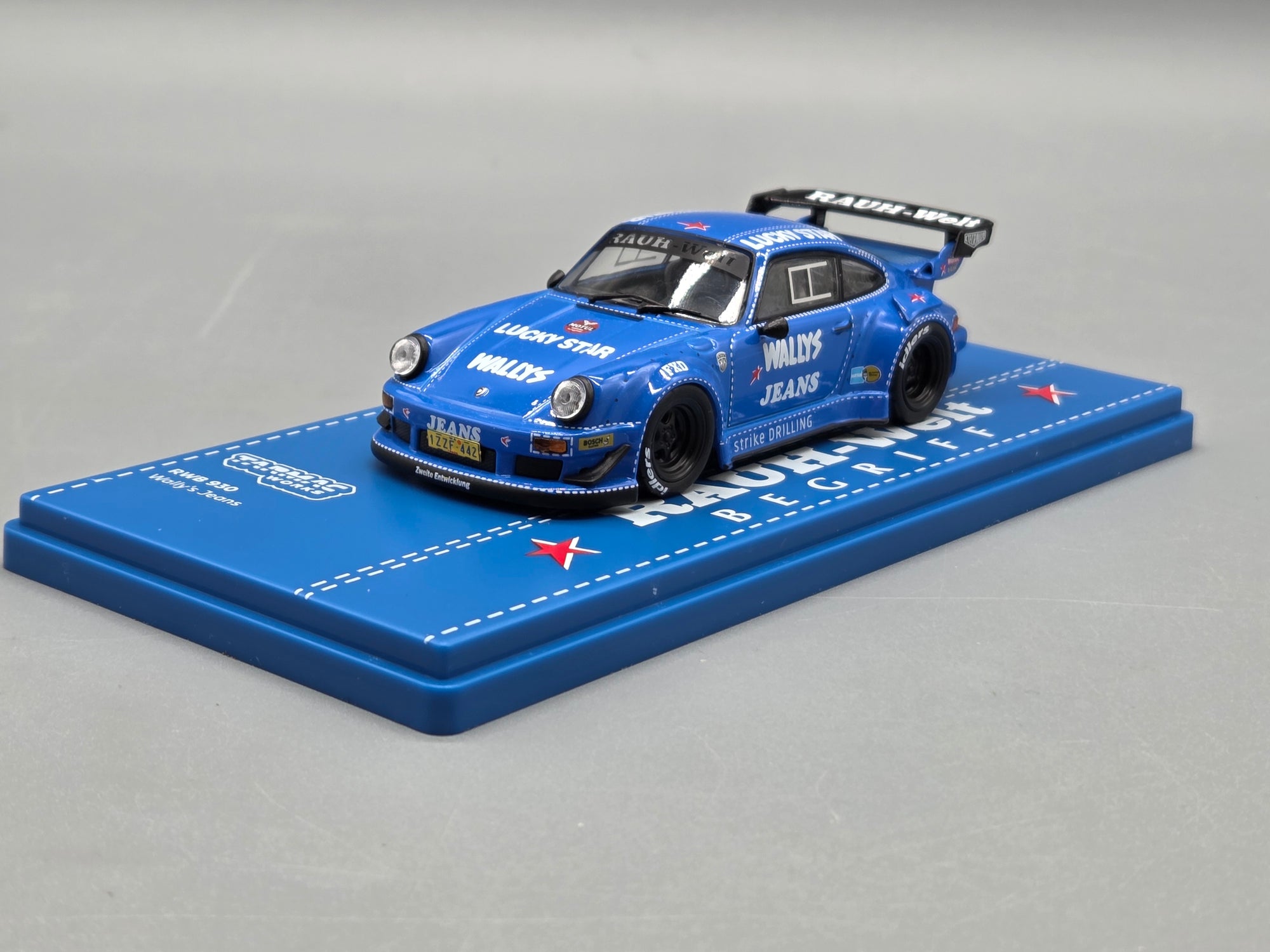 Modellautos 1:43 Taramac Porsche 911 RWB 930 Wally's Jeans mit OVP