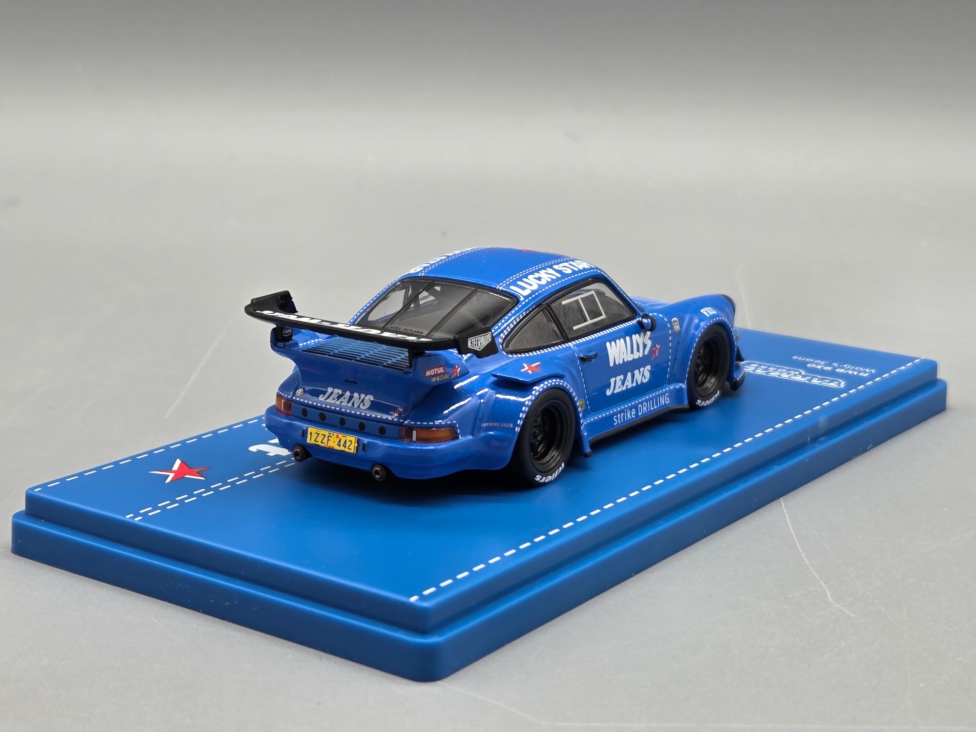 Modellautos 1:43 Taramac Porsche 911 RWB 930 Wally's Jeans mit OVP