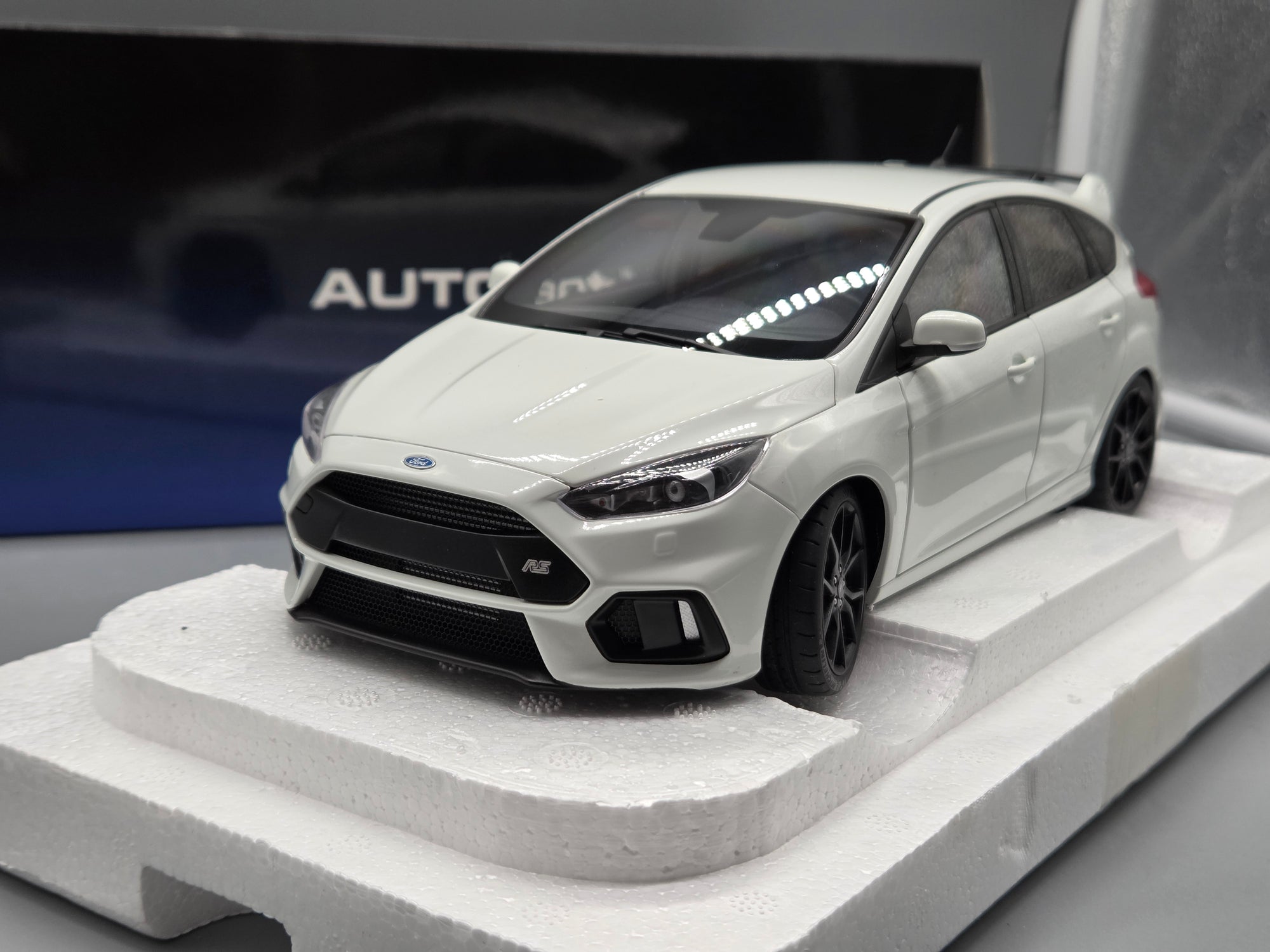 Modellautos 1:18 AUTOart FORD FOCUS RS 2016 FROZEN WHITE mit OVP