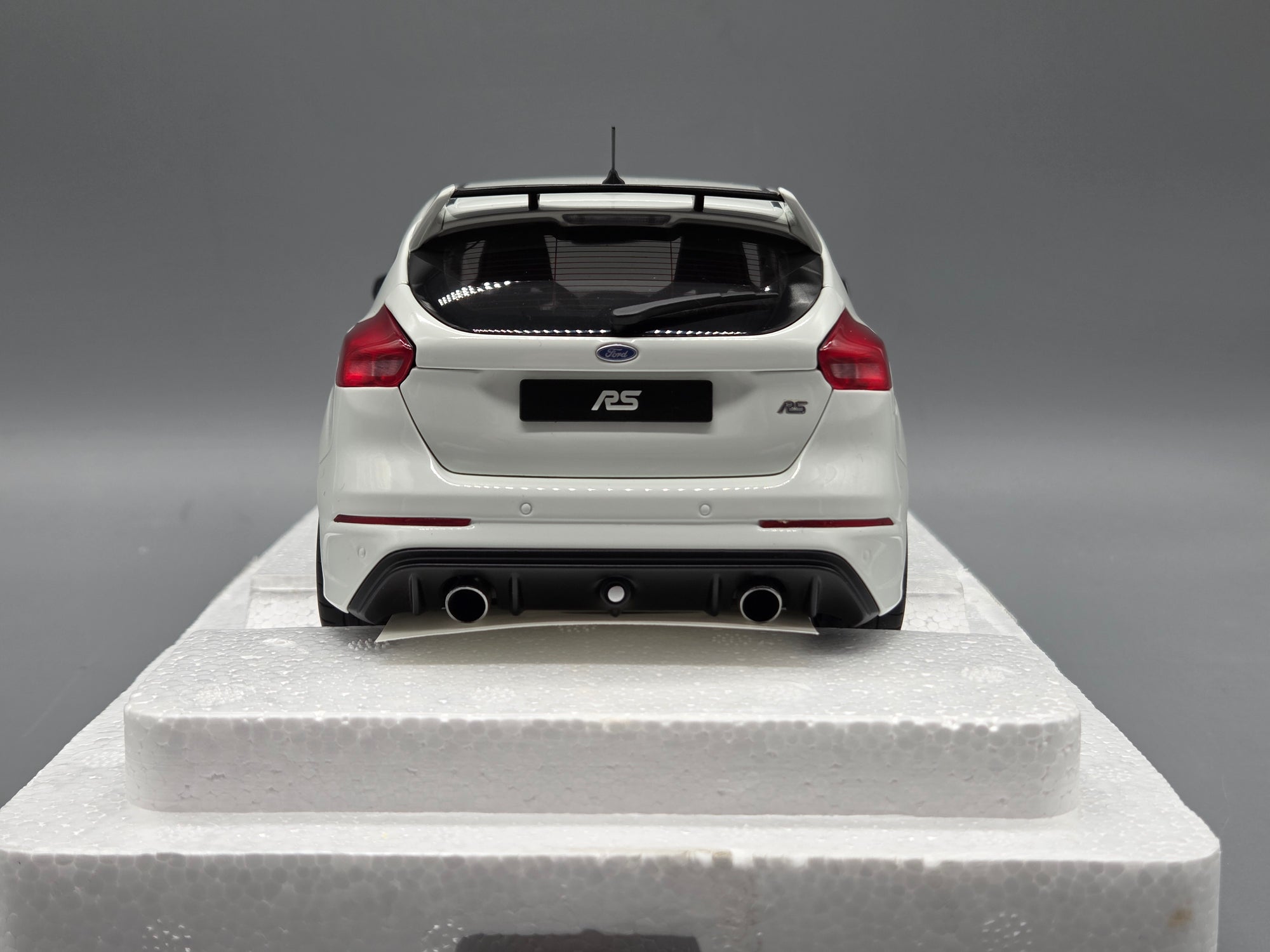 Modellautos 1:18 AUTOart FORD FOCUS RS 2016 FROZEN WHITE mit OVP