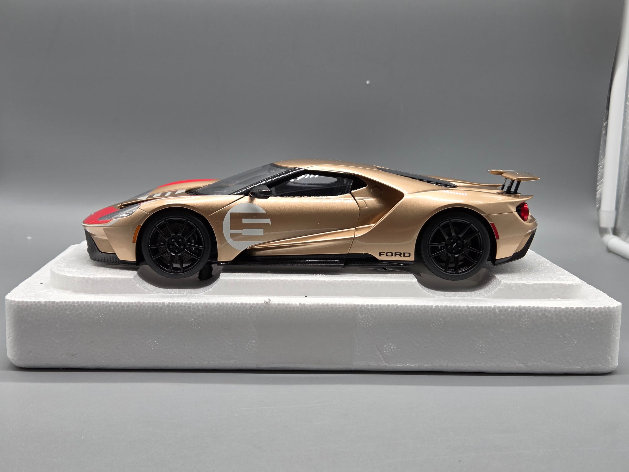Modellautos 1:18 AUTOart 72928 FORD GT HERITAGE EDITION HOLMAN MOODY mit OVP