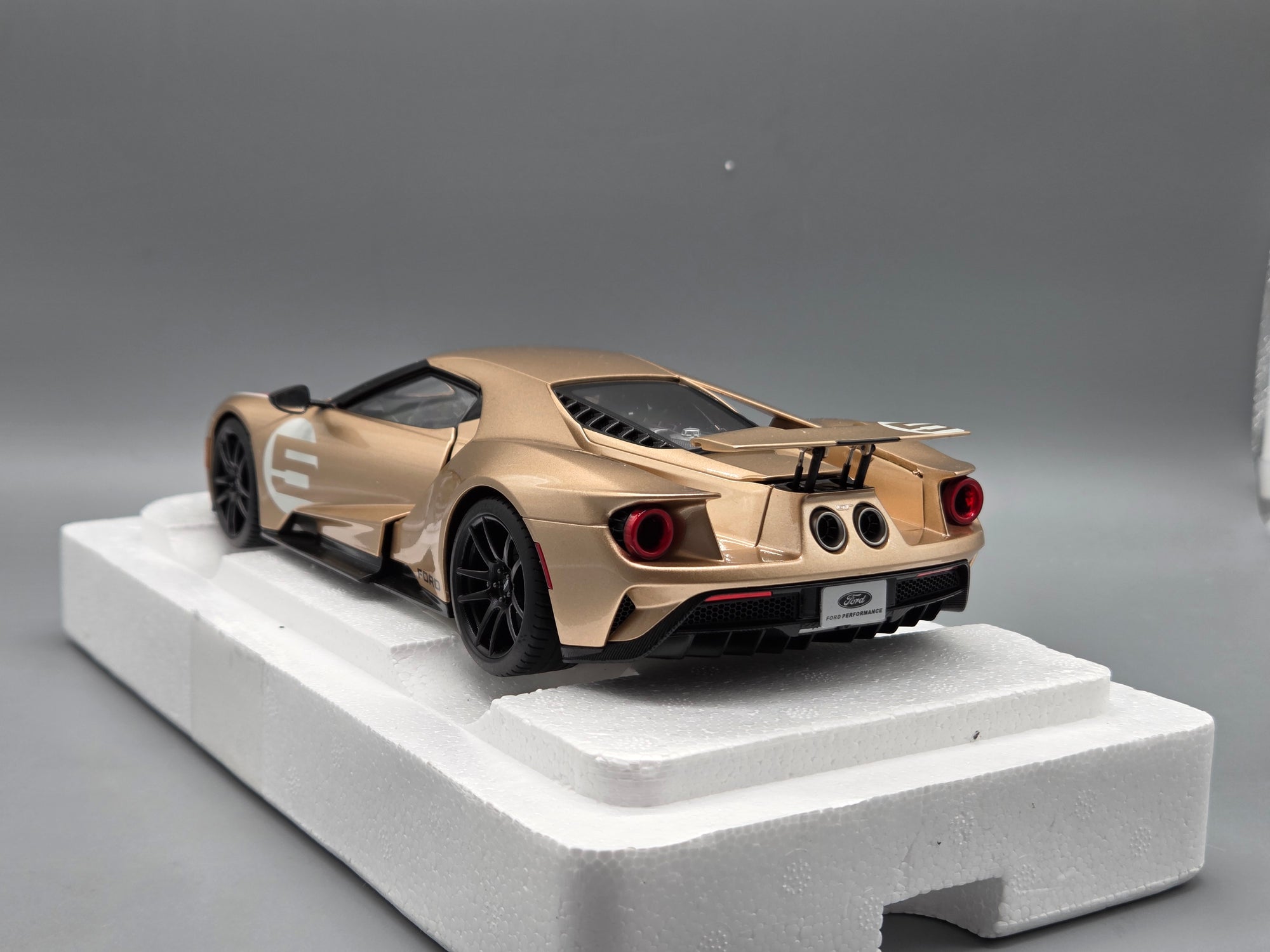 Modellautos 1:18 AUTOart 72928 FORD GT HERITAGE EDITION HOLMAN MOODY mit OVP