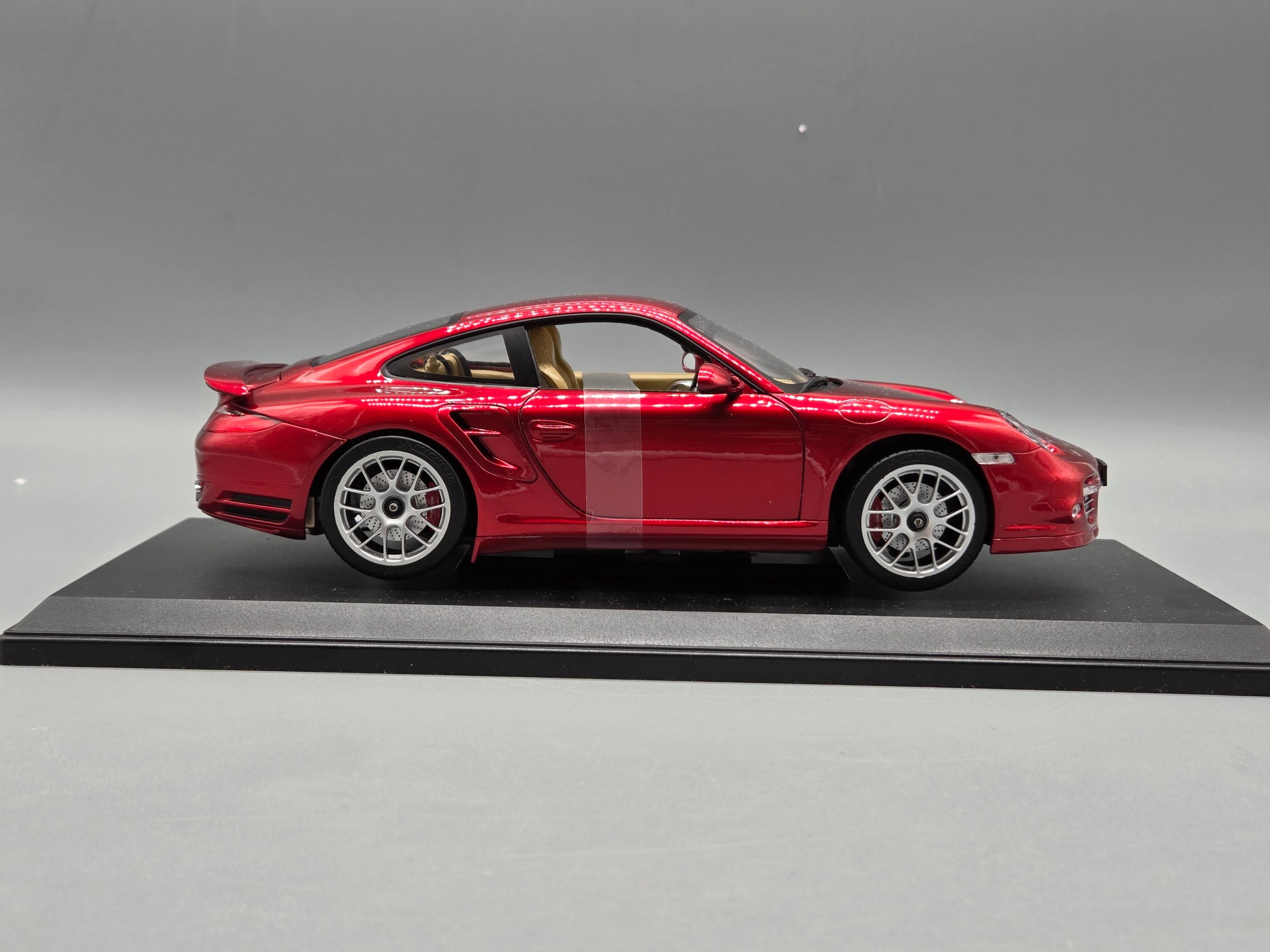 Modellautos 1:18 Norev Porsche 911 Turbo 2010 Red Metallic mit OVP