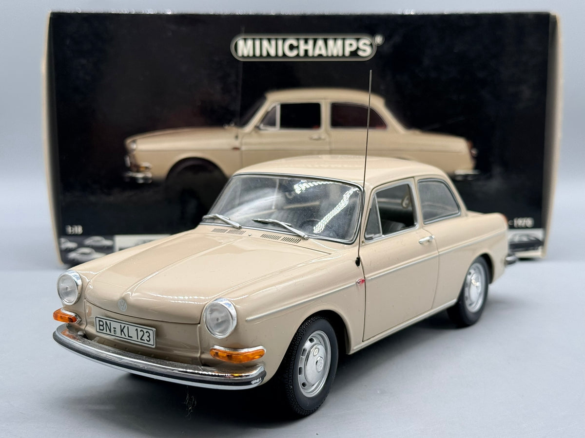Modellautos 1:18 Minichamps VW 1600L 1970 mit OVP