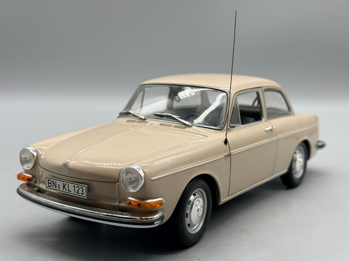 Modellautos 1:18 Minichamps VW 1600L 1970 mit OVP