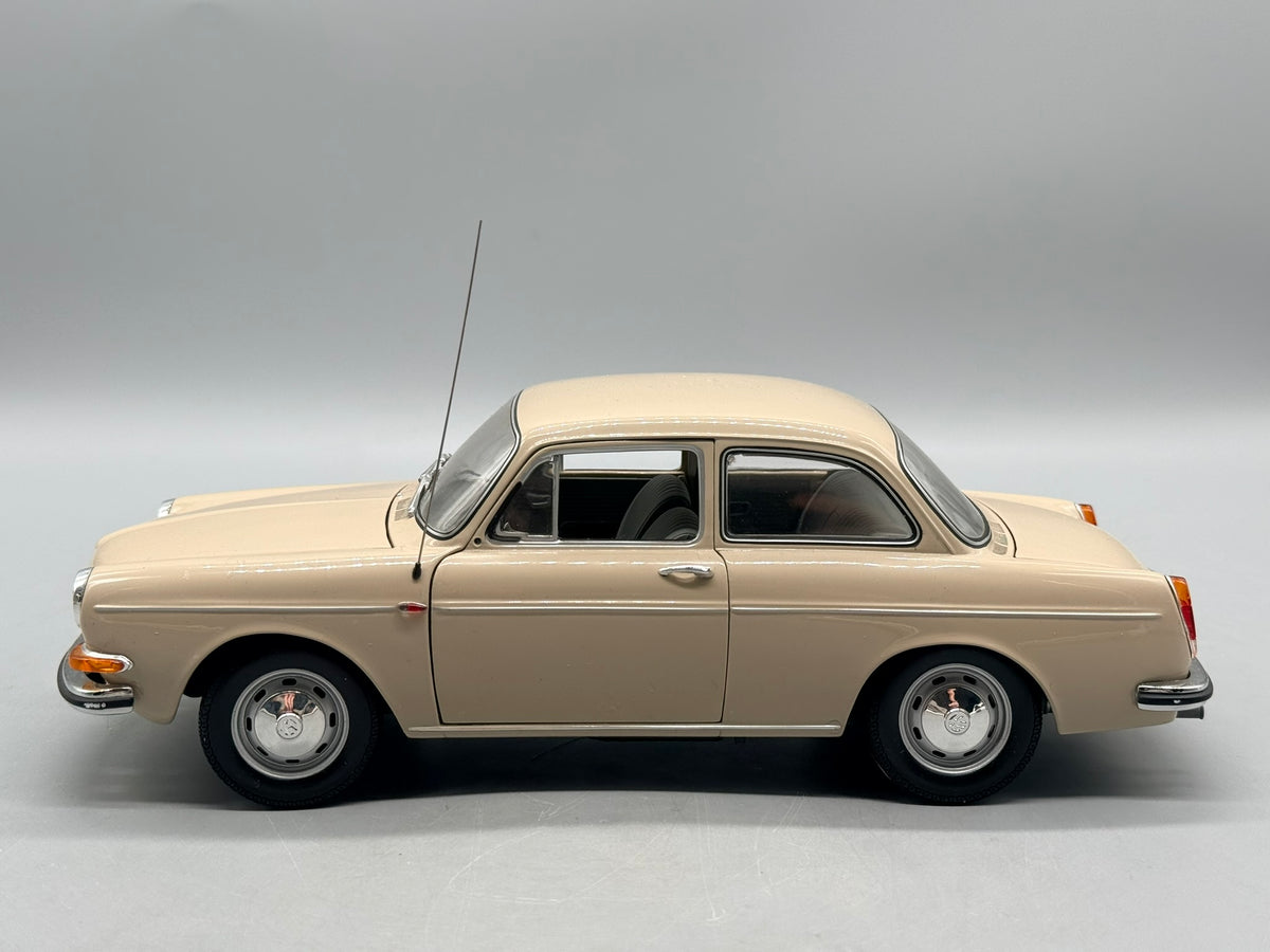Modellautos 1:18 Minichamps VW 1600L 1970 mit OVP