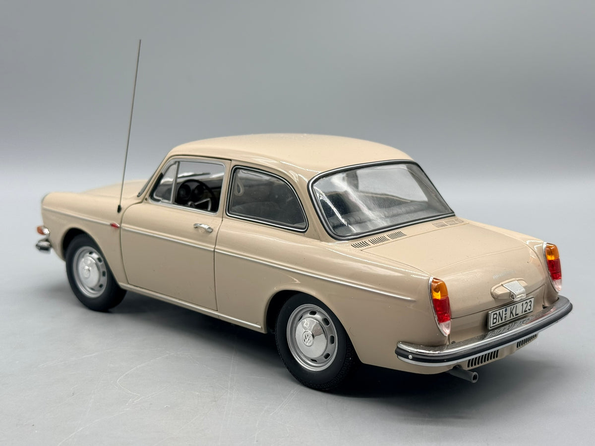 Modellautos 1:18 Minichamps VW 1600L 1970 mit OVP