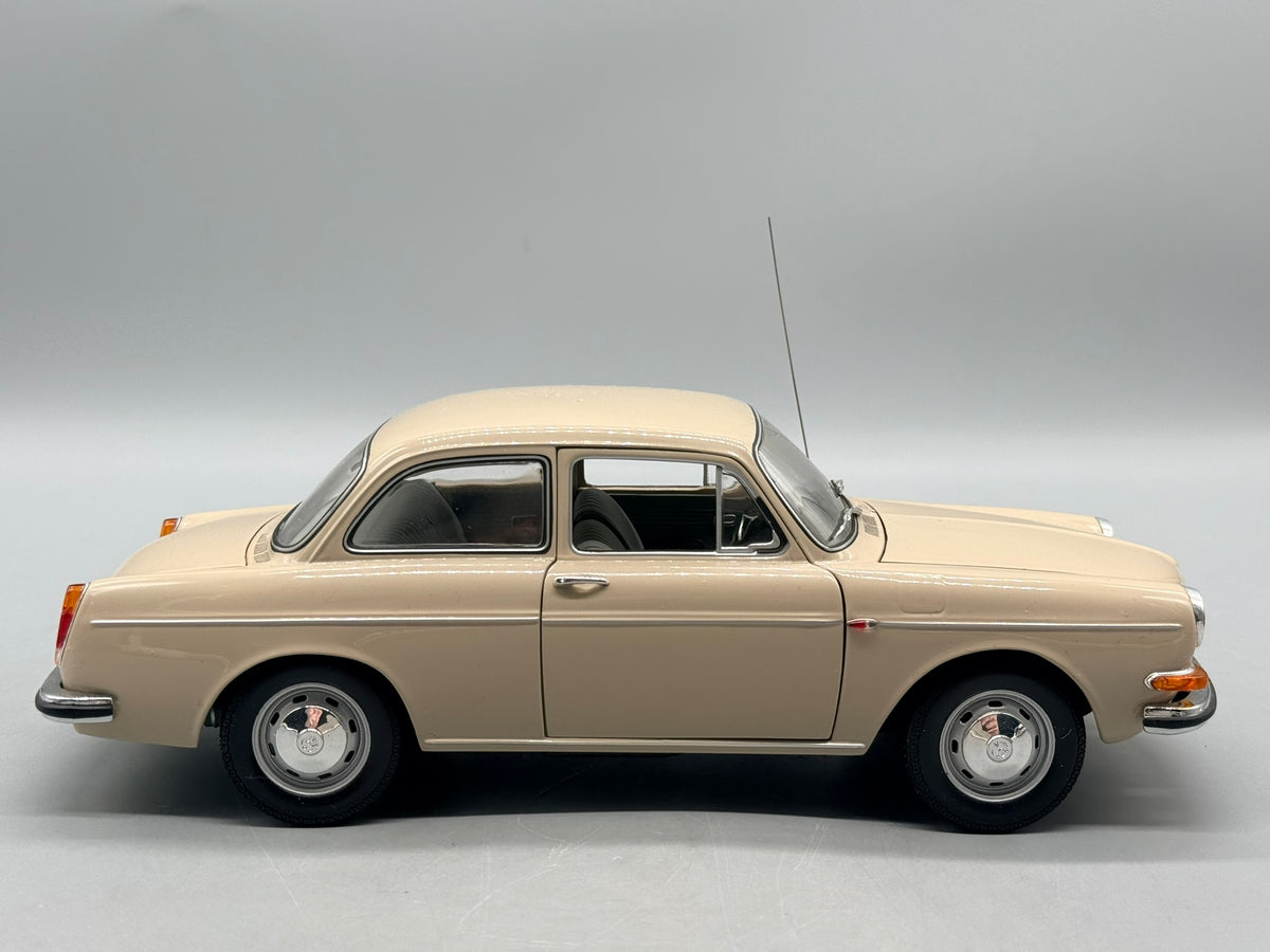 Modellautos 1:18 Minichamps VW 1600L 1970 mit OVP