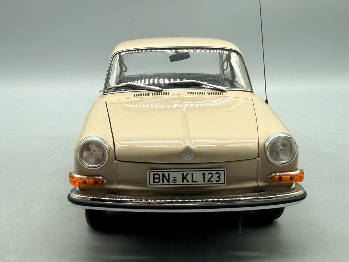 Modellautos 1:18 Minichamps VW 1600L 1970 mit OVP