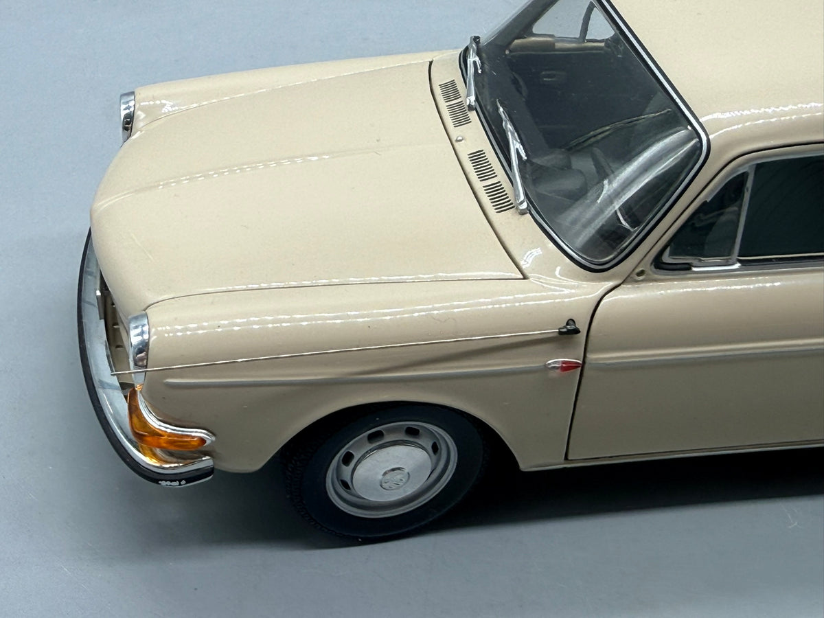 Modellautos 1:18 Minichamps VW 1600L 1970 mit OVP