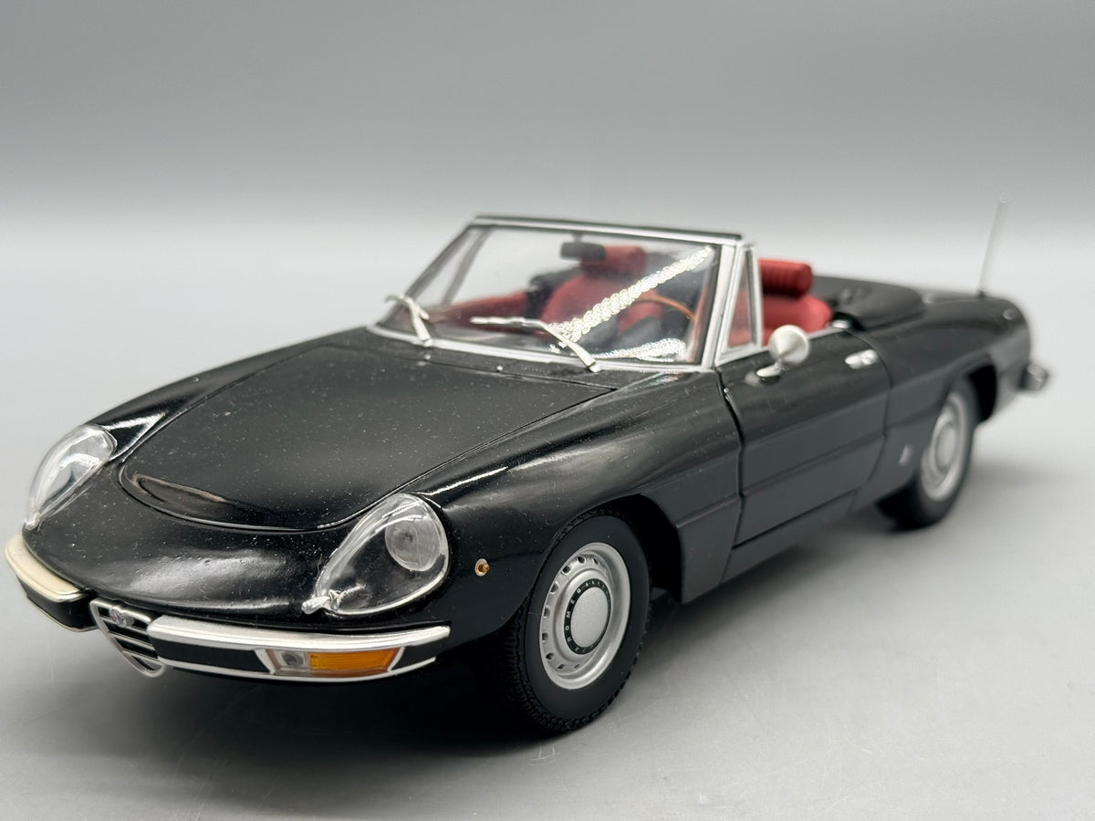 Modellautos 1:18 Minichamps Alfa Romeo 2000 Spider 1970 mit OVP