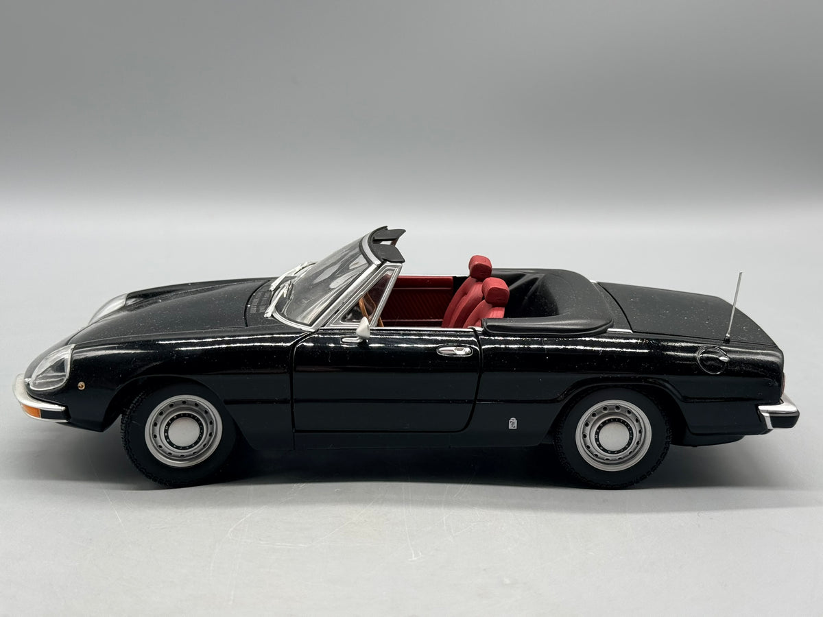 Modellautos 1:18 Minichamps Alfa Romeo 2000 Spider 1970 mit OVP