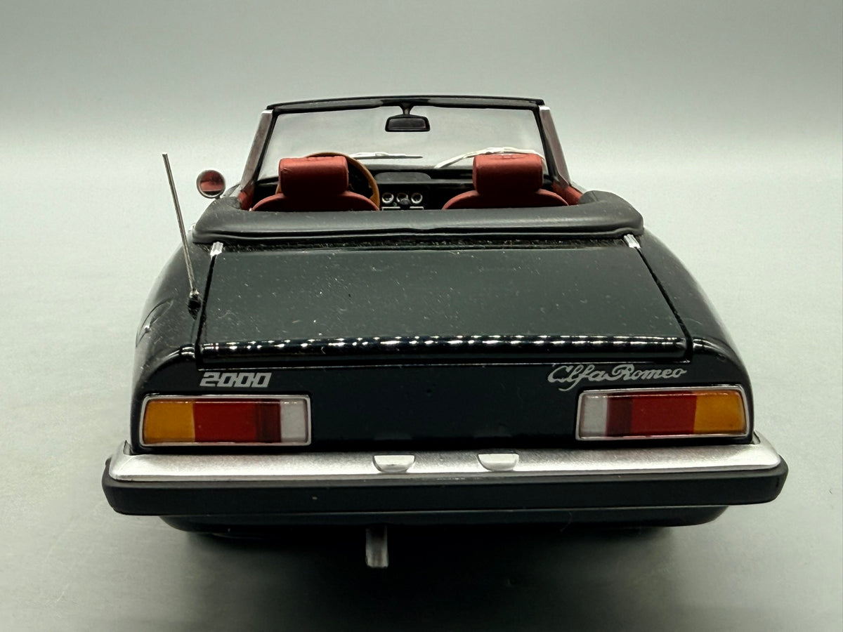 Modellautos 1:18 Minichamps Alfa Romeo 2000 Spider 1970 mit OVP