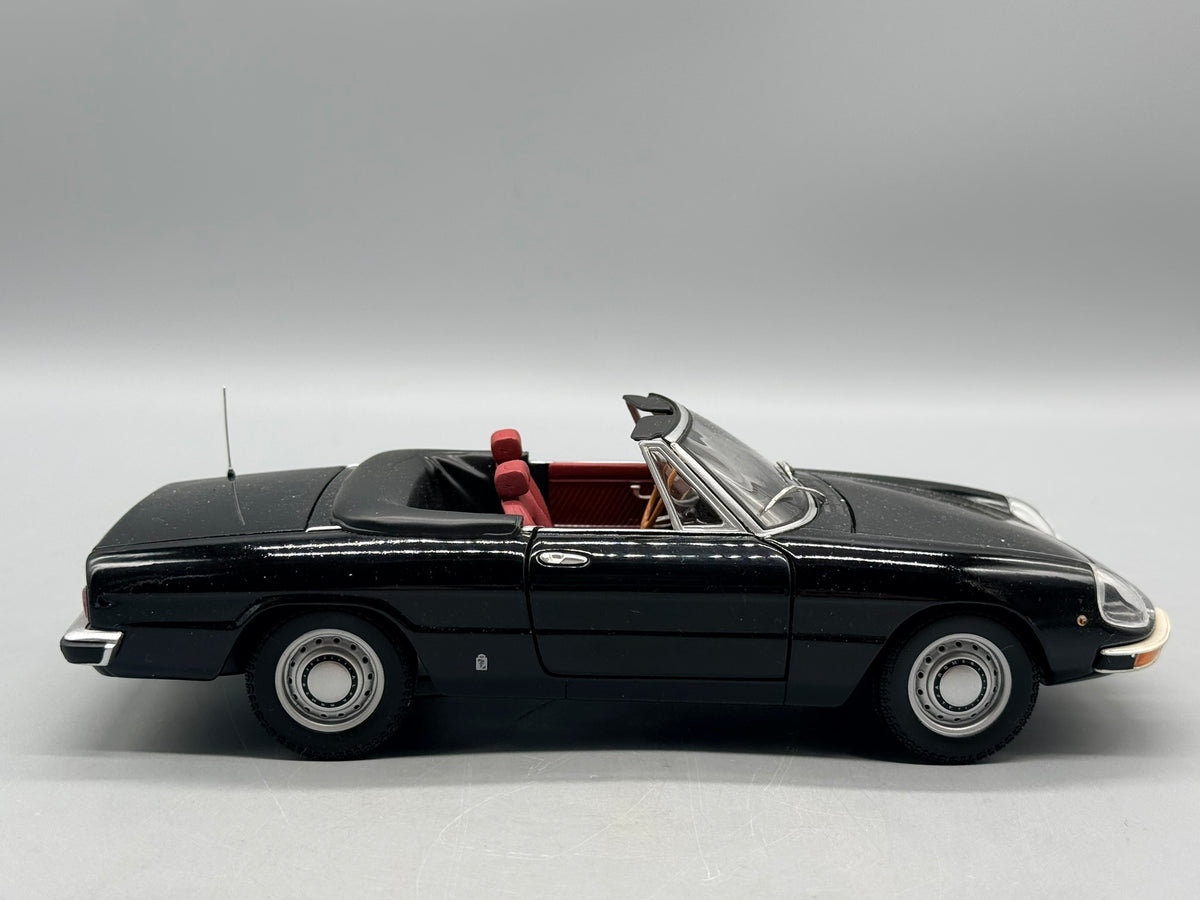 Modellautos 1:18 Minichamps Alfa Romeo 2000 Spider 1970 mit OVP