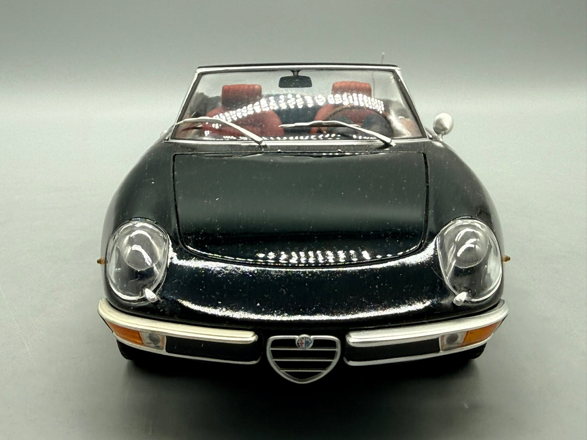 Modellautos 1:18 Minichamps Alfa Romeo 2000 Spider 1970 mit OVP