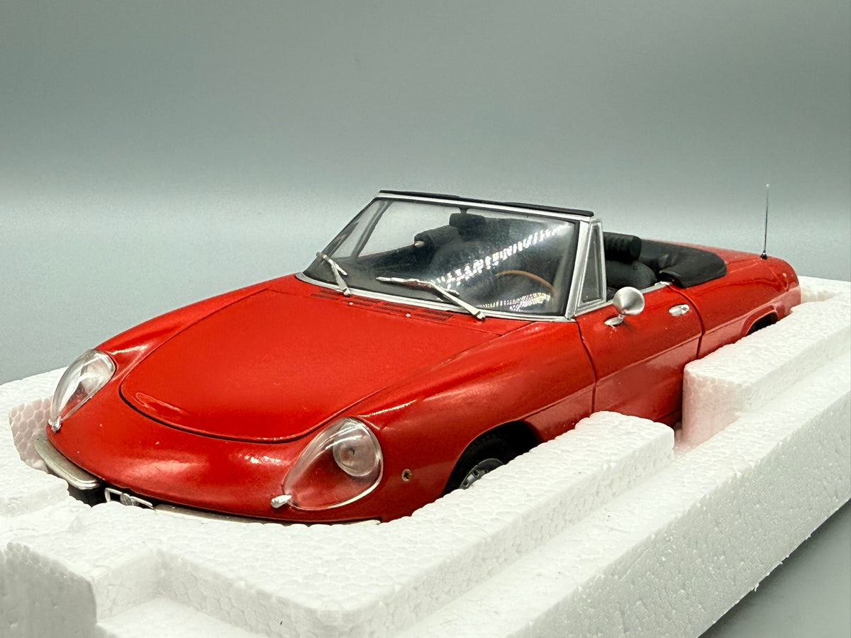 Modellautos 1:18 Minichamps Alfa Romeo 2000 Spider 1970 mit OVP