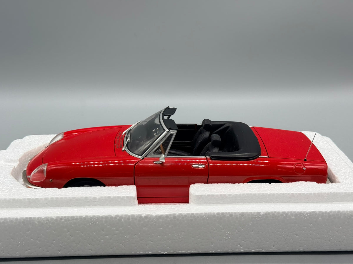 Modellautos 1:18 Minichamps Alfa Romeo 2000 Spider 1970 mit OVP