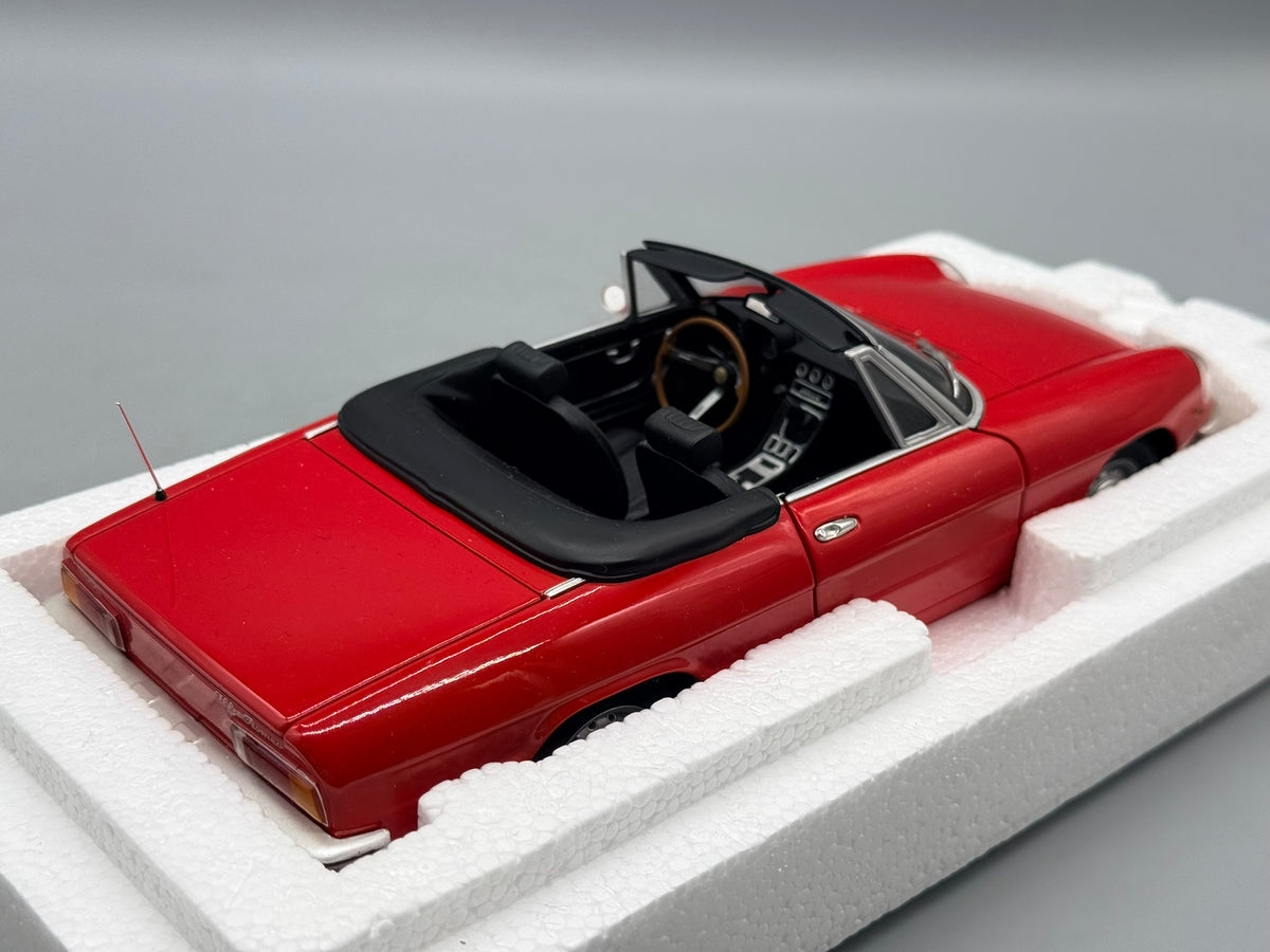 Modellautos 1:18 Minichamps Alfa Romeo 2000 Spider 1970 mit OVP