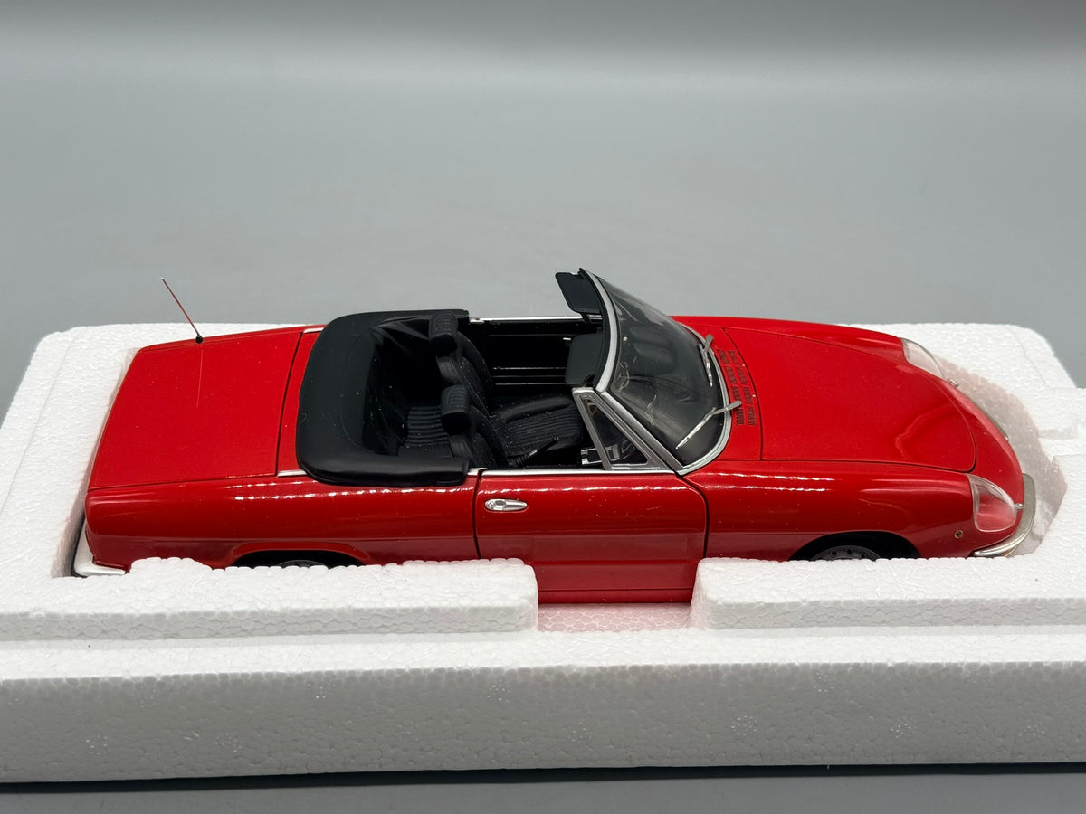 Modellautos 1:18 Minichamps Alfa Romeo 2000 Spider 1970 mit OVP
