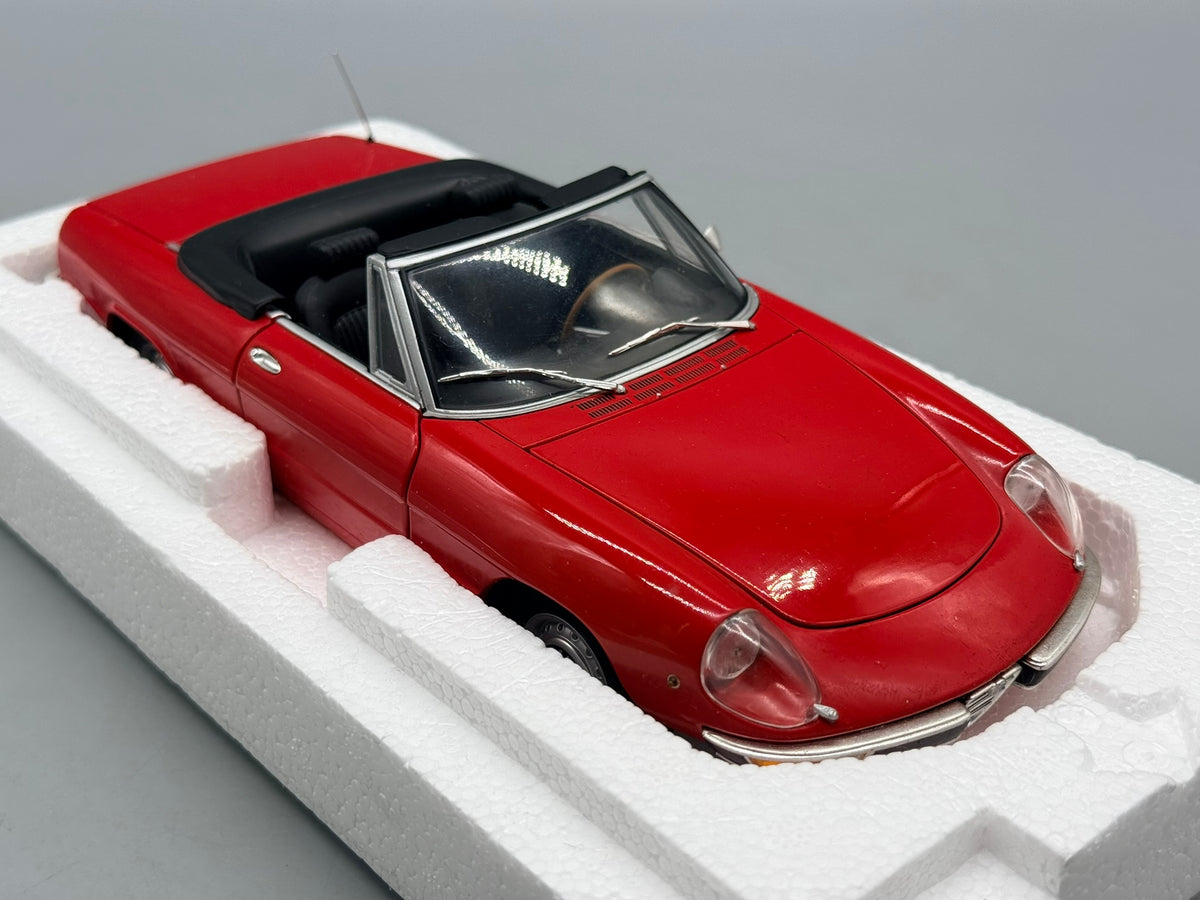 Modellautos 1:18 Minichamps Alfa Romeo 2000 Spider 1970 mit OVP