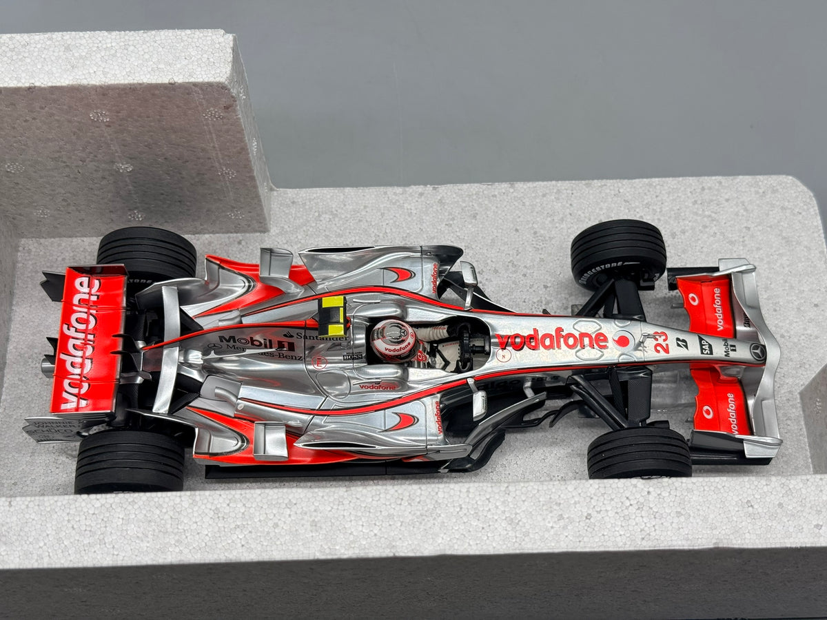 Modellautos 1:18 Minichamps McLaren Mercedes MP4-23 mit OVP