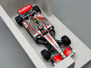 Modellautos 1:18 Minichamps McLaren Mercedes MP4-23 mit OVP