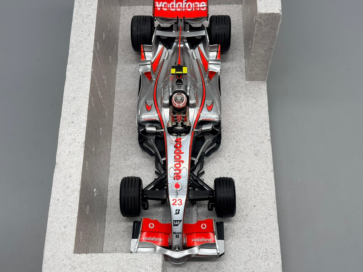 Modellautos 1:18 Minichamps McLaren Mercedes MP4-23 mit OVP