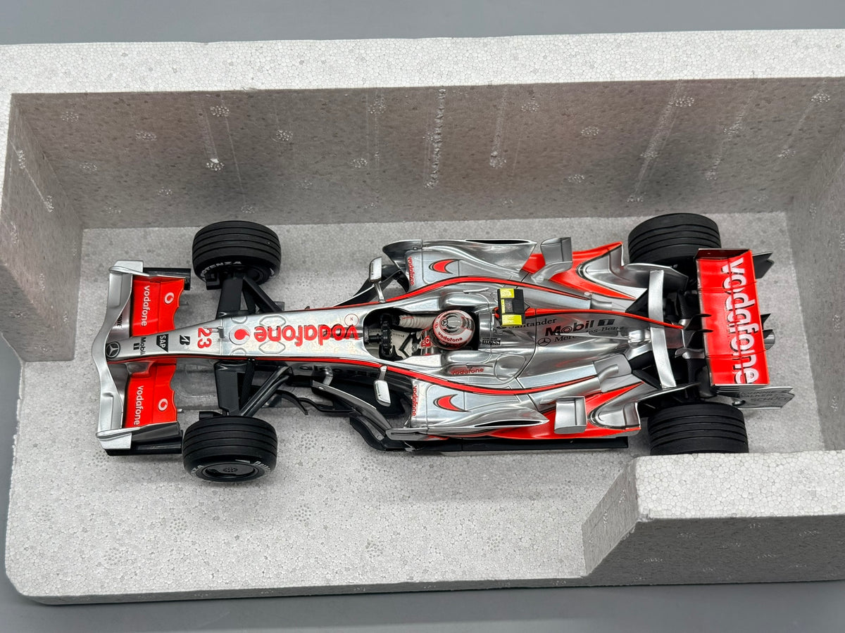 Modellautos 1:18 Minichamps McLaren Mercedes MP4-23 mit OVP