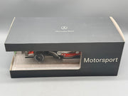 Modellautos 1:18 Minichamps McLaren Mercedes MP4-23 mit OVP
