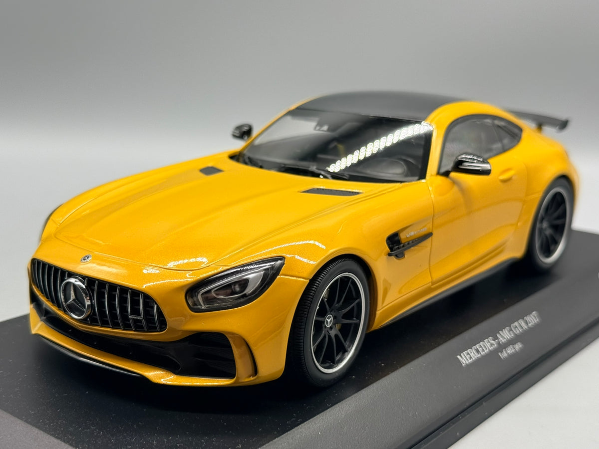 Modellautos 1:18 Minichamps Mercedes-Benz AMG GT R 2017 mit OVP