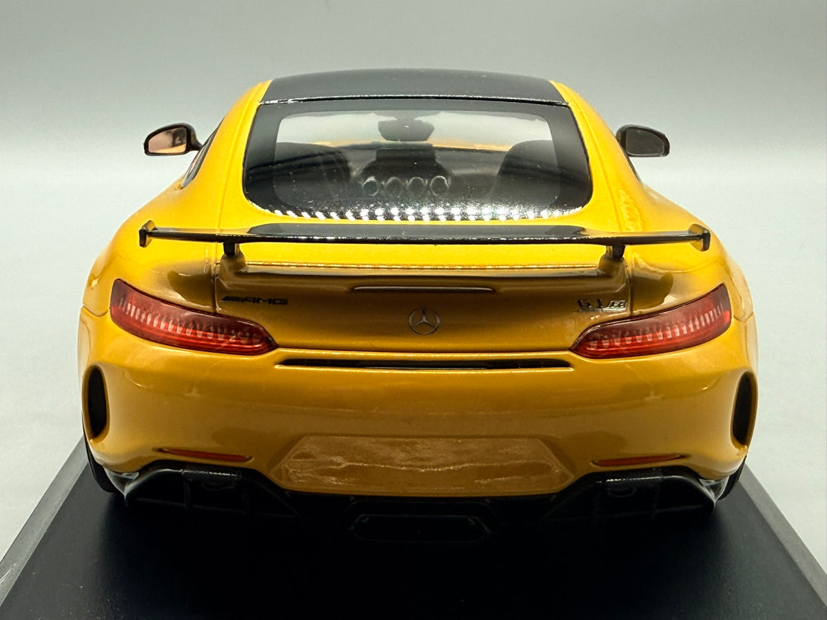 Modellautos 1:18 Minichamps Mercedes-Benz AMG GT R 2017 mit OVP