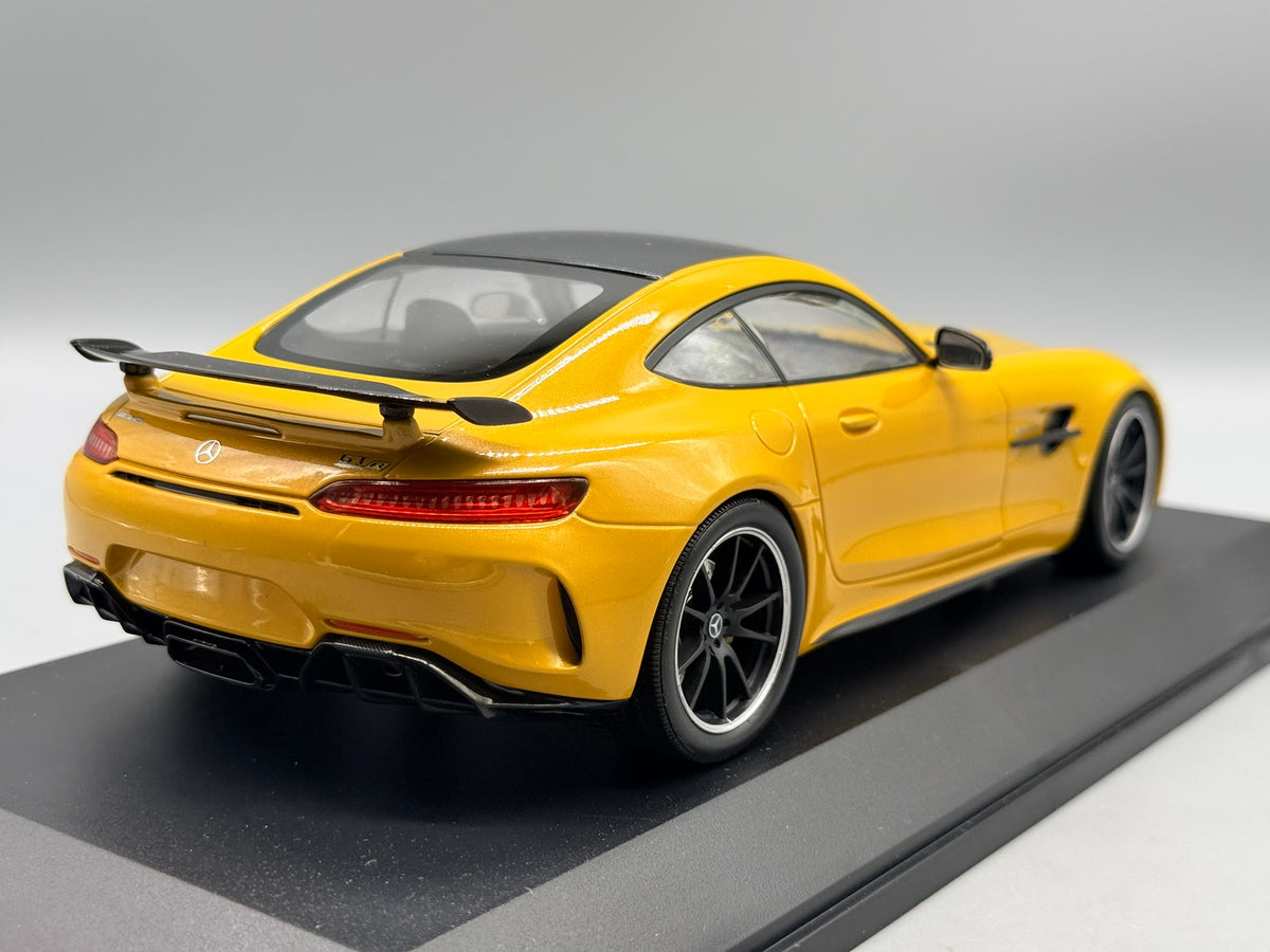 Modellautos 1:18 Minichamps Mercedes-Benz AMG GT R 2017 mit OVP
