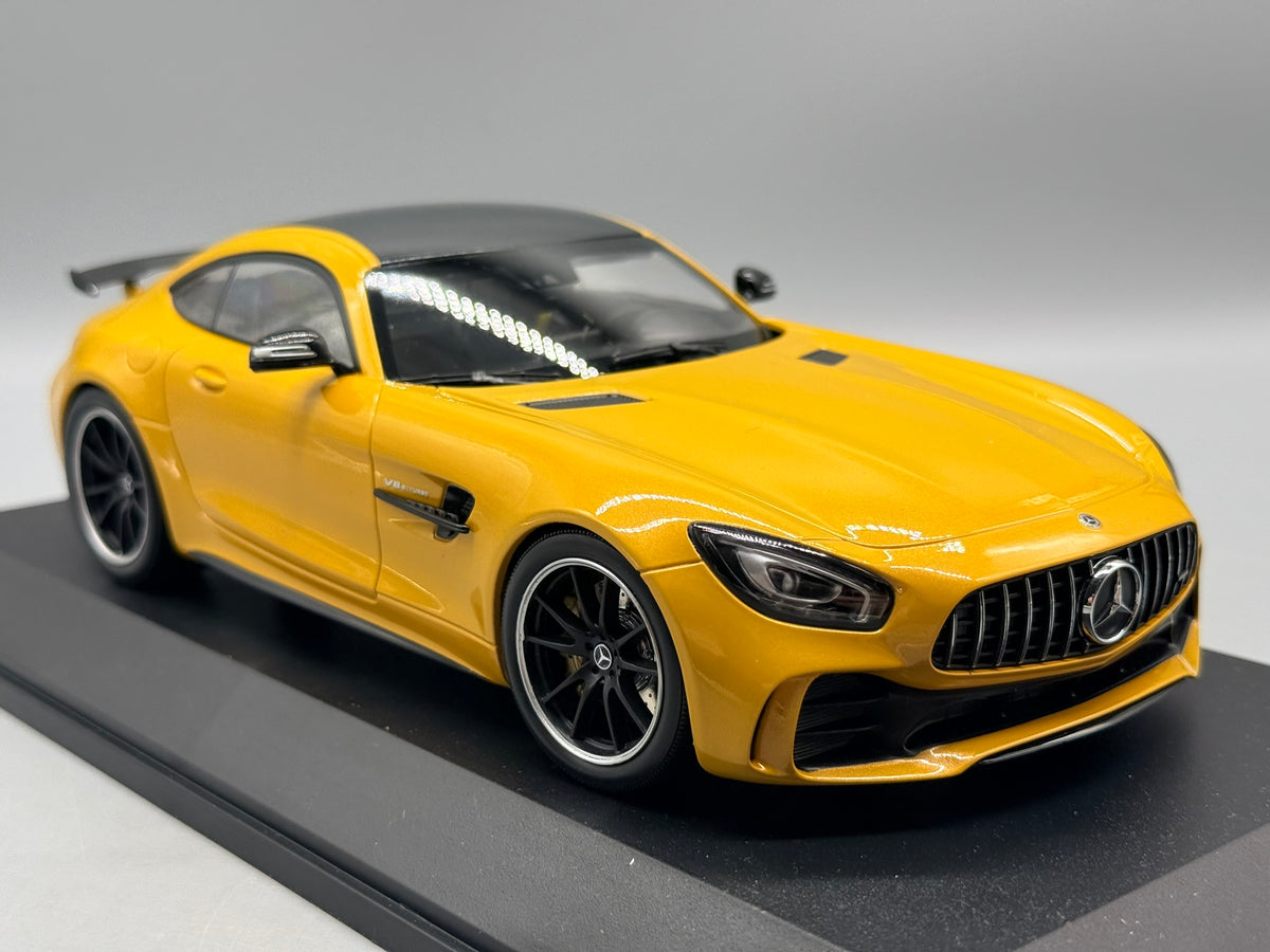 Modellautos 1:18 Minichamps Mercedes-Benz AMG GT R 2017 mit OVP