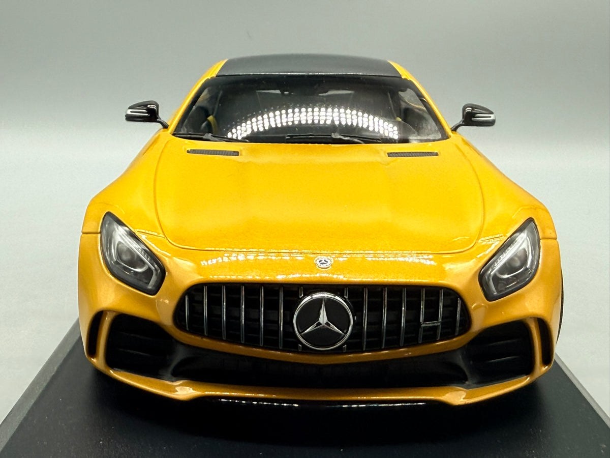 Modellautos 1:18 Minichamps Mercedes-Benz AMG GT R 2017 mit OVP