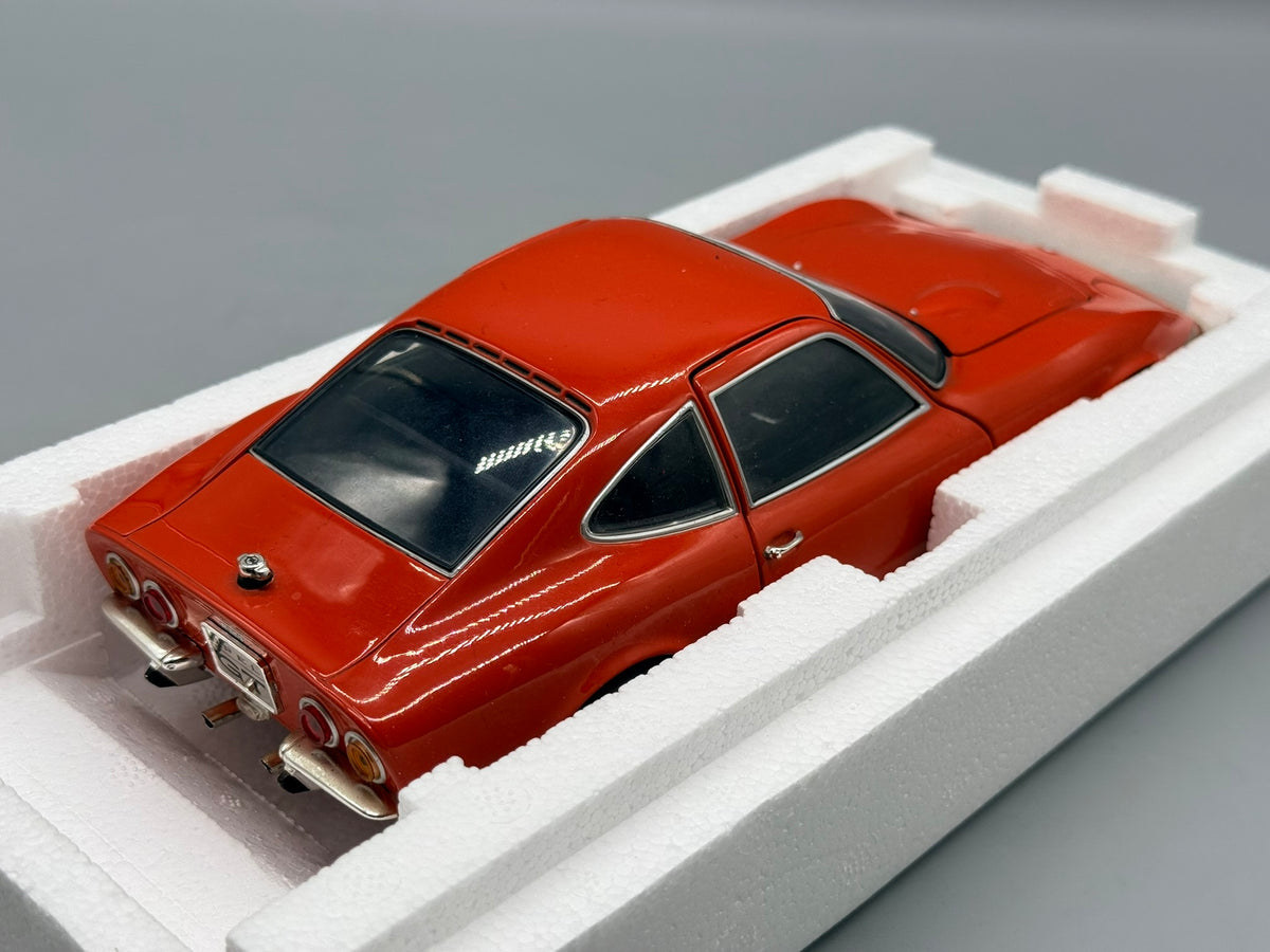 Modellautos 1:18 Minichamps Opel GT 1970 mit OVP
