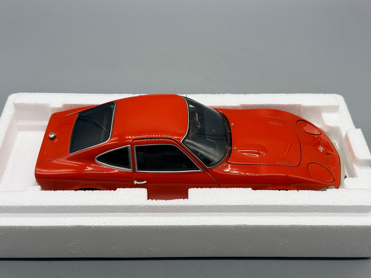 Modellautos 1:18 Minichamps Opel GT 1970 mit OVP