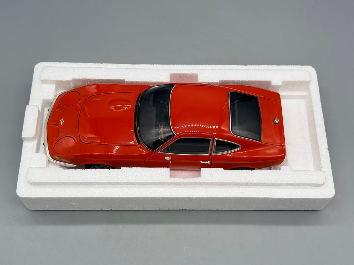 Modellautos 1:18 Minichamps Opel GT 1970 mit OVP
