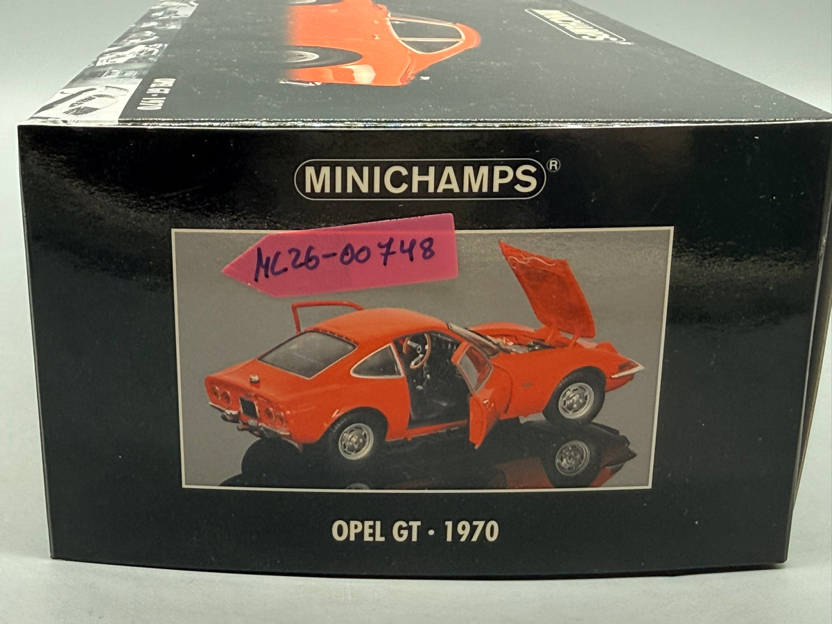 Modellautos 1:18 Minichamps Opel GT 1970 mit OVP