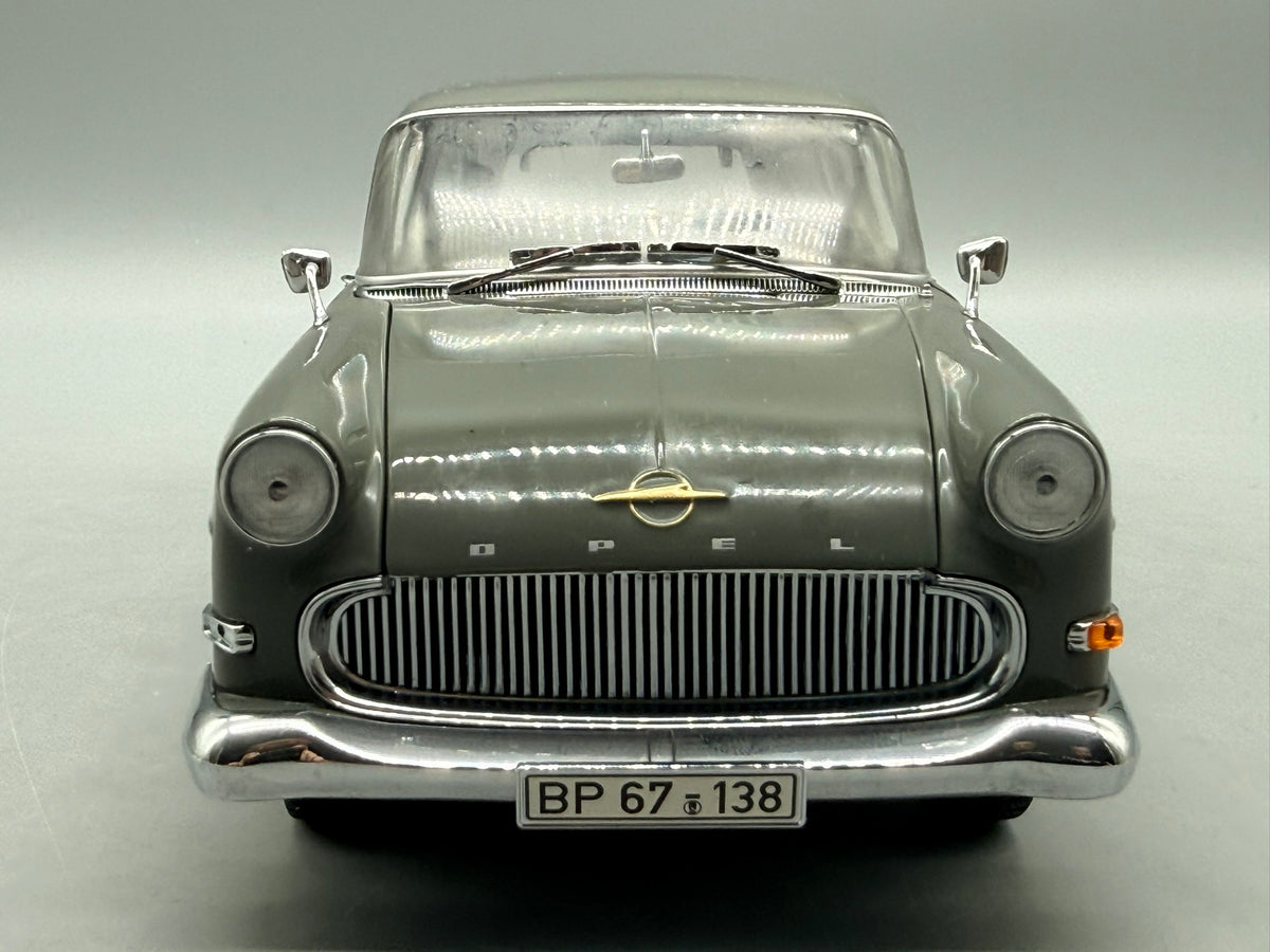Modellautos 1:18 Minichamps Opel Rekord P1 Caravan Deutsche Bundespost mit OVP