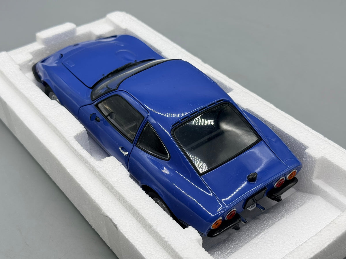 Modellautos 1:18 Minichamps Opel GT/J 1970 mit OVP