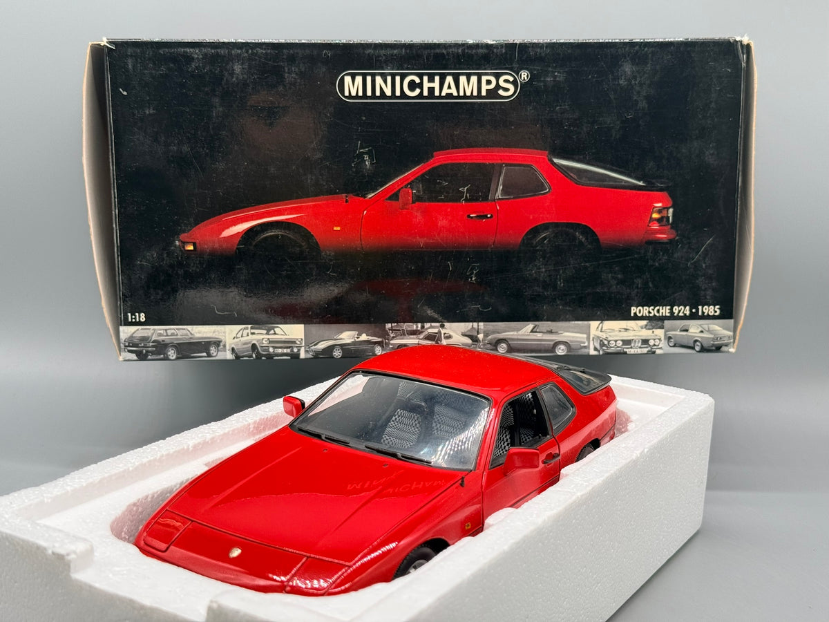 Modellautos 1:18 Minichamps Porsche 924 1985 mit OVP