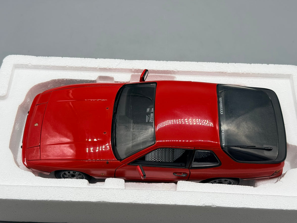 Modellautos 1:18 Minichamps Porsche 924 1985 mit OVP