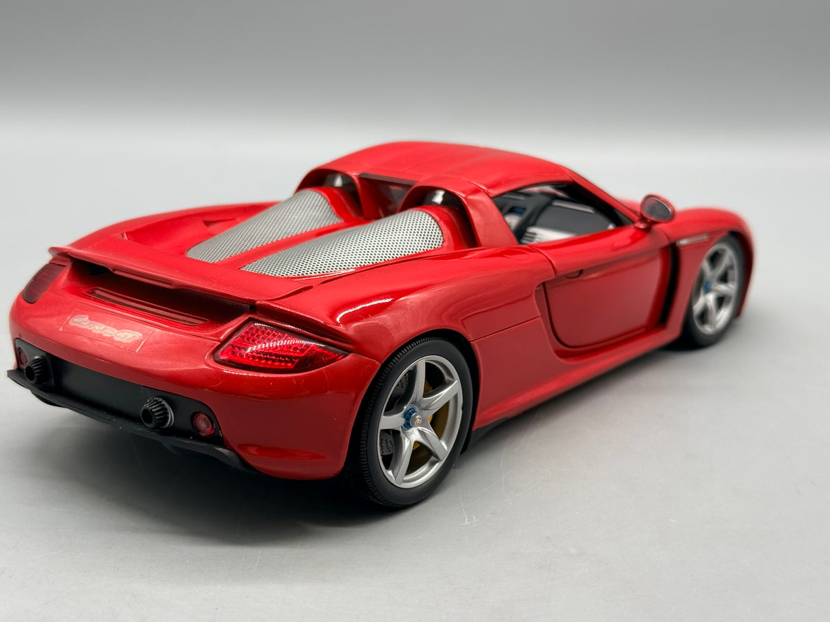 Modellautos 1:18 Minichamps Porsche Carrera GT 2004 mit OVP