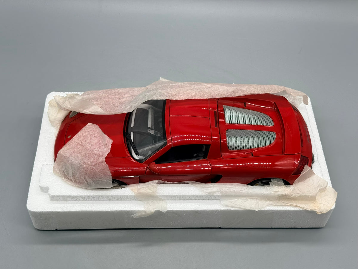 Modellautos 1:18 Minichamps Porsche Carrera GT 2004 mit OVP