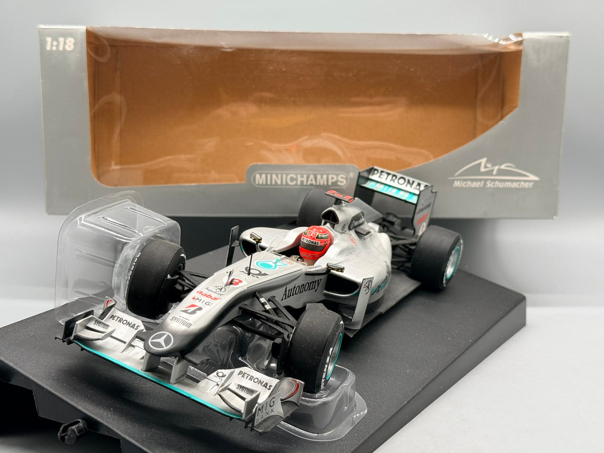 Modellautos 1:18 Minichamps Mercedes-Benz GP F1 Team MGP W01 2010 mit OVP