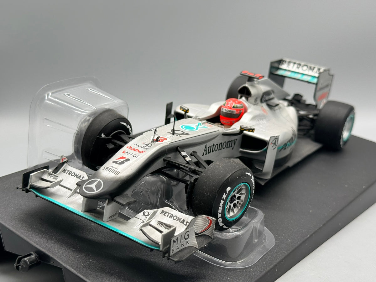 Modellautos 1:18 Minichamps Mercedes-Benz GP F1 Team MGP W01 2010 mit OVP