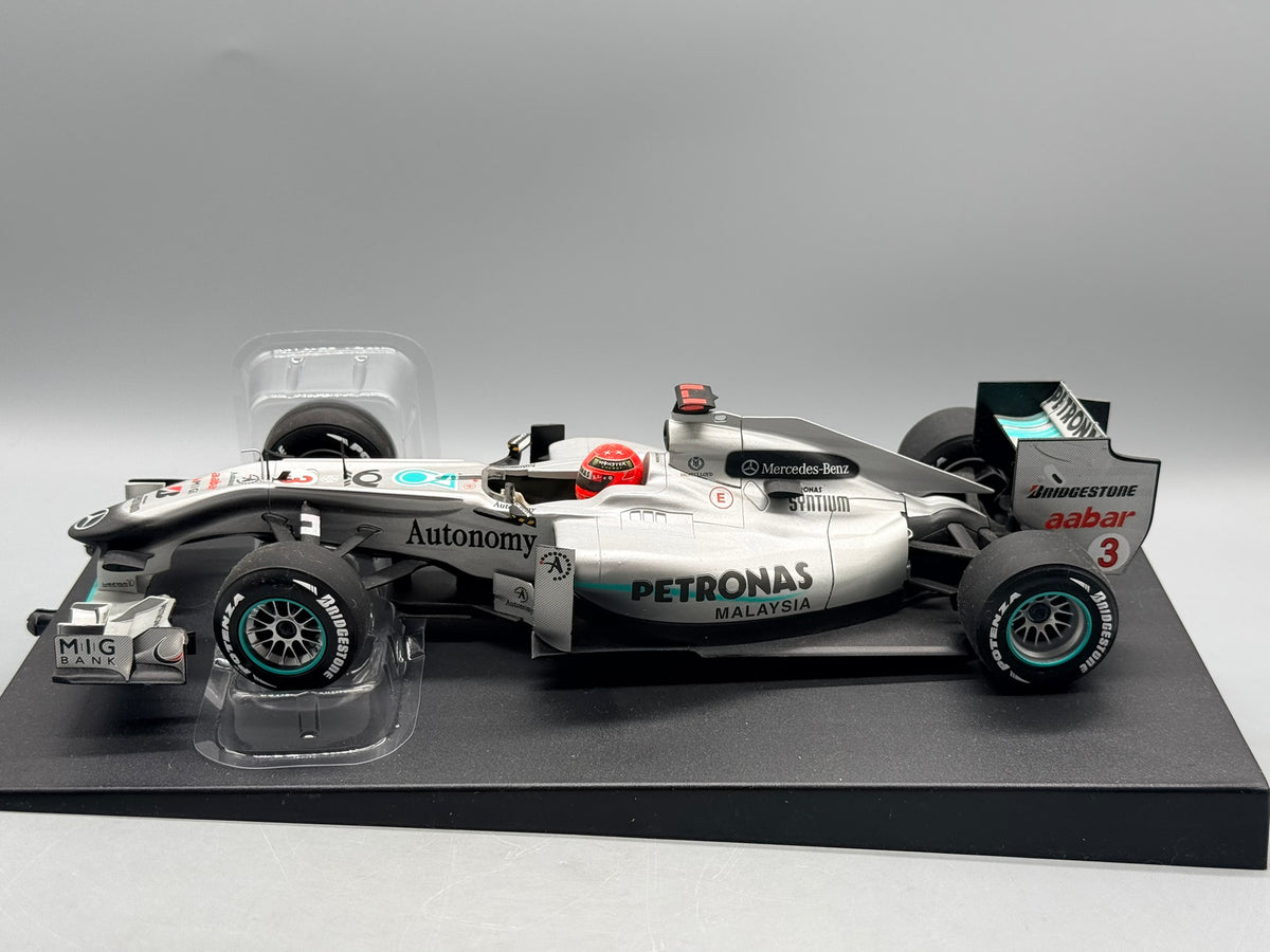 Modellautos 1:18 Minichamps Mercedes-Benz GP F1 Team MGP W01 2010 mit OVP