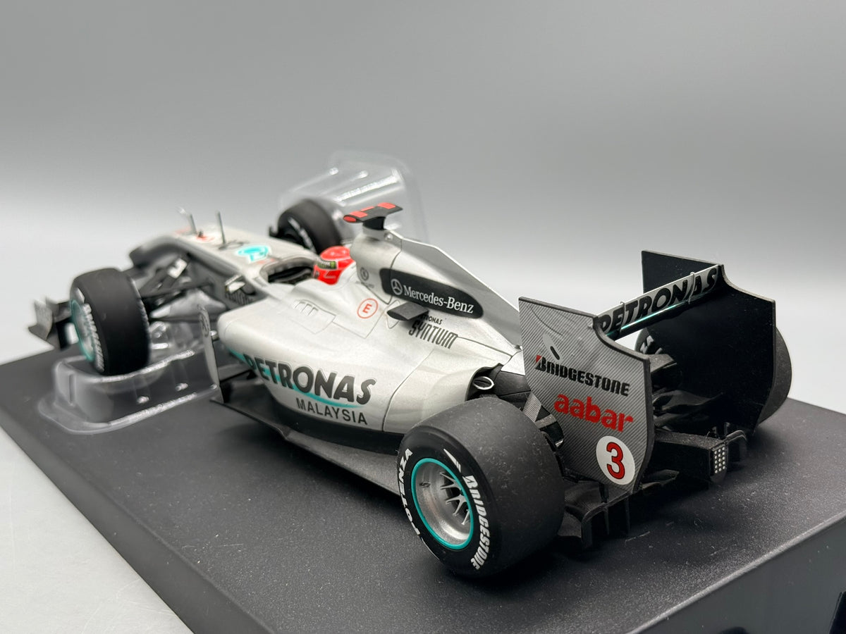 Modellautos 1:18 Minichamps Mercedes-Benz GP F1 Team MGP W01 2010 mit OVP